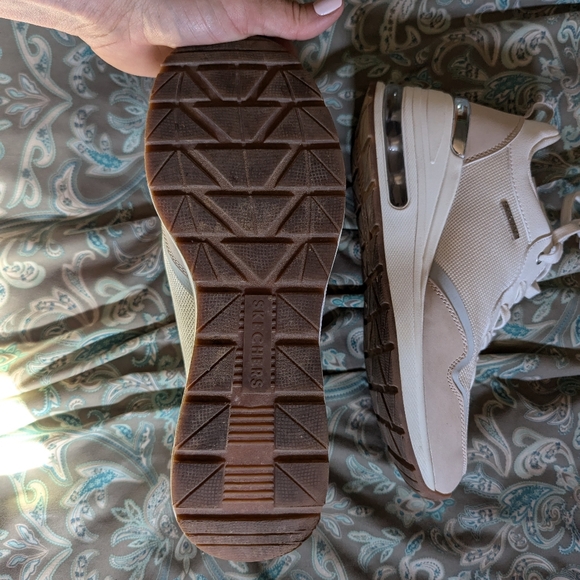 Sketcher's Women's Platform Sneakers in white and beige - Picture 4 of 7